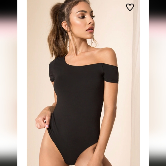 superdown Tops - Superdown Felicia Asymmetrical Bodysuit